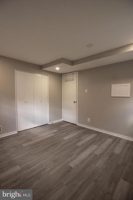 Building Photo - 102 Yeonas Dr SE