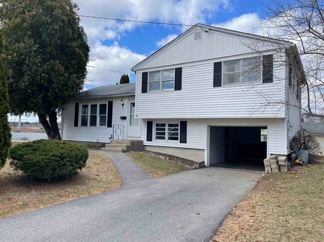 Building Photo - 10 Larry