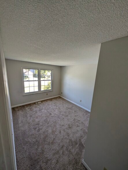 Building Photo - 3115 Larbrook Ct