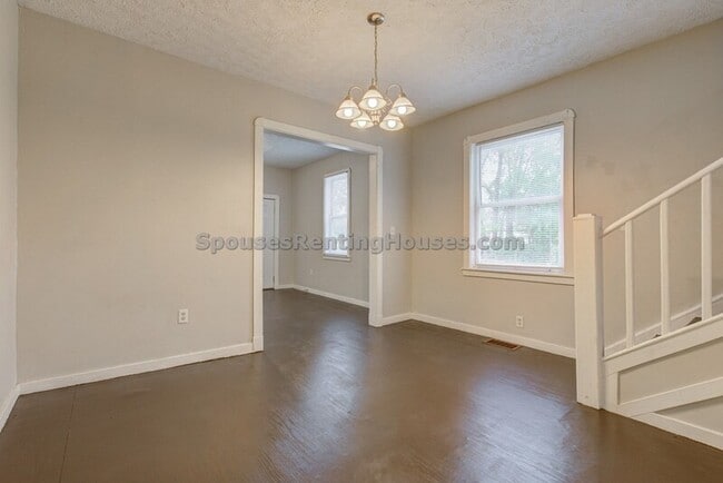 Building Photo - 510 N Beville Ave