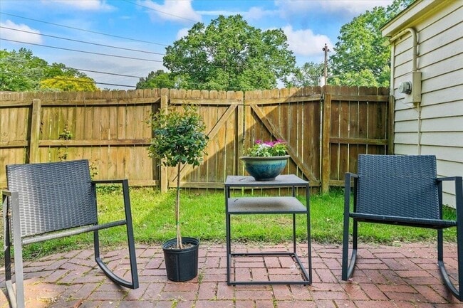 Building Photo - 5081 Rich Rd