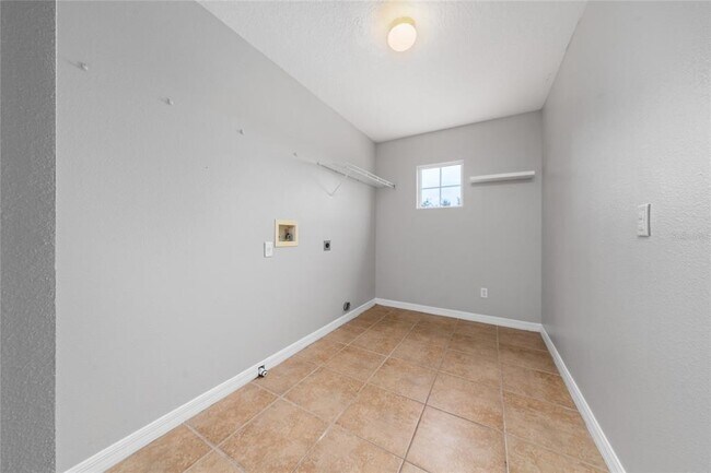 Building Photo - 1755 Plantation Oak Dr