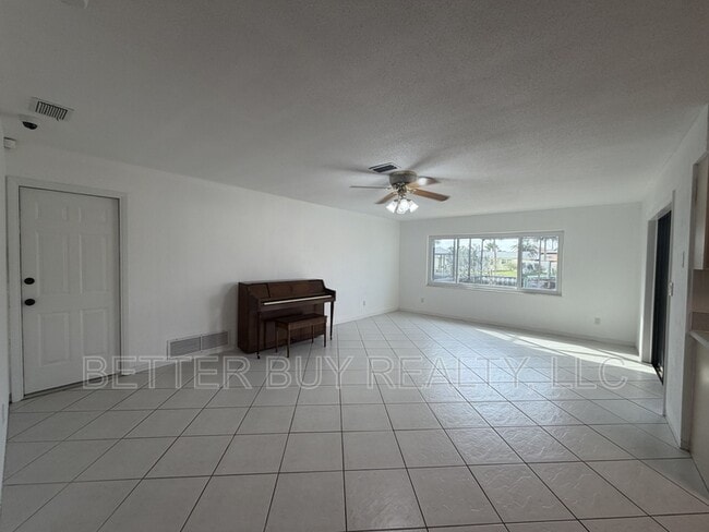 Building Photo - 337 N 10th St