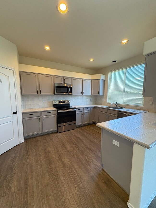 Building Photo - Stunning 2-Story 4 Bedroom Home With Finished Walk-Out Basement and Bonus Room