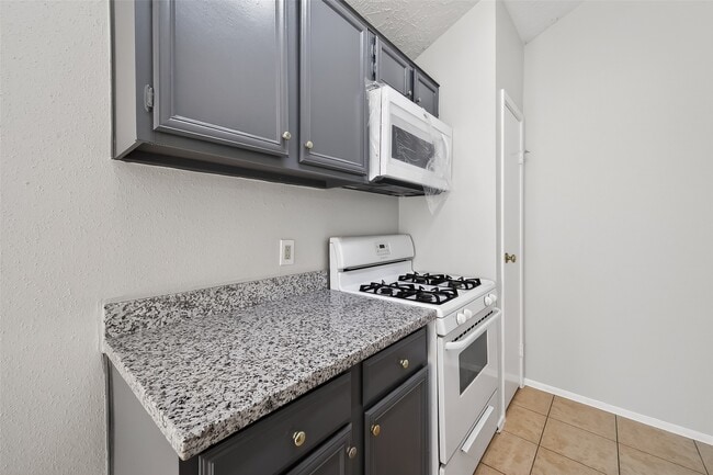 Building Photo - 5205 Beaverbrook Dr