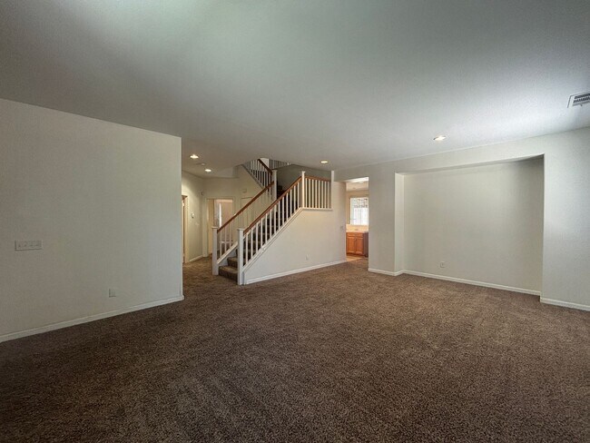 Building Photo - Grand East Lancaster Home