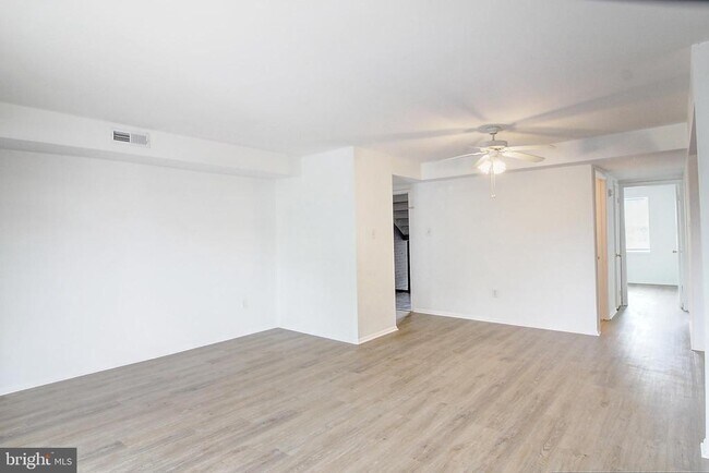 Building Photo - 1599 N East St