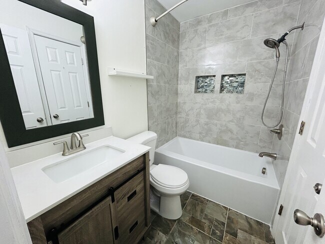 Building Photo - 5607 Gates Landing Rd