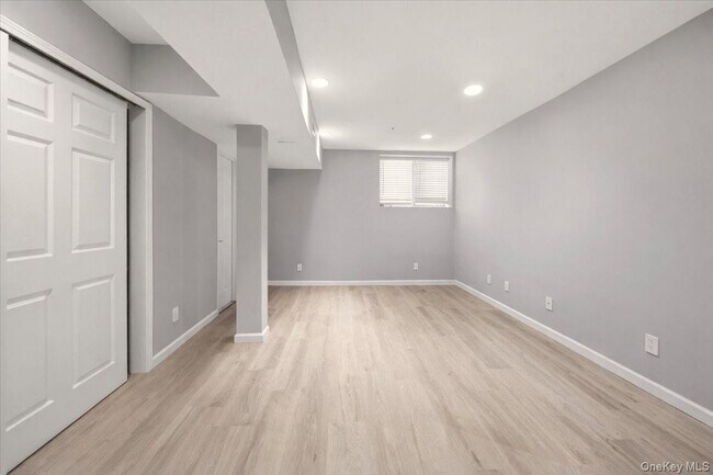 Building Photo - 42 Clarewood Dr