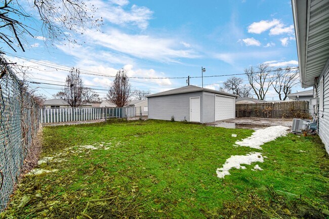 Building Photo - 3 Bedroom 1 Bathroom House for Rent!