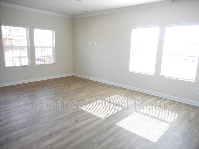 Building Photo - 843 Windage Wy