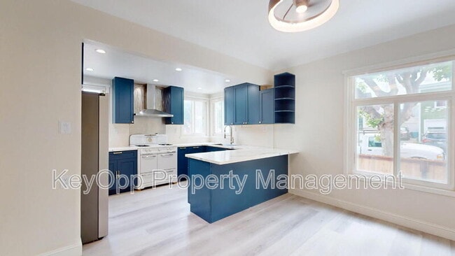 Building Photo - 976 Masson Ave