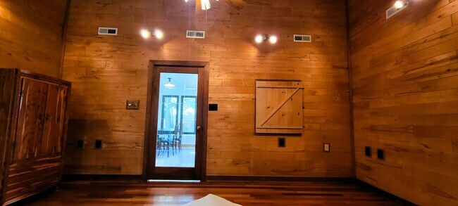 Building Photo - Remodeled secluded wooded oasis off of Qualla Road with handicap access