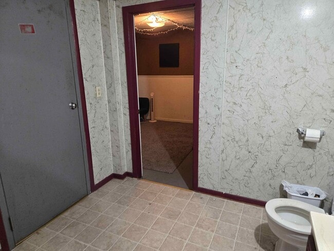 Building Photo - 1602 8th St E