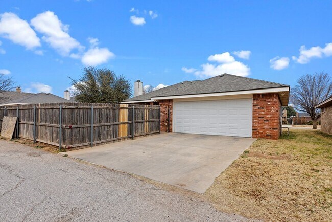 Building Photo - 2503 Hoya Dr