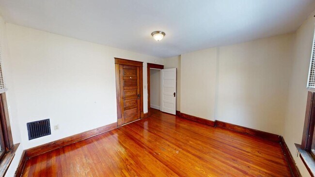 Building Photo - 159 E Maynard Ave