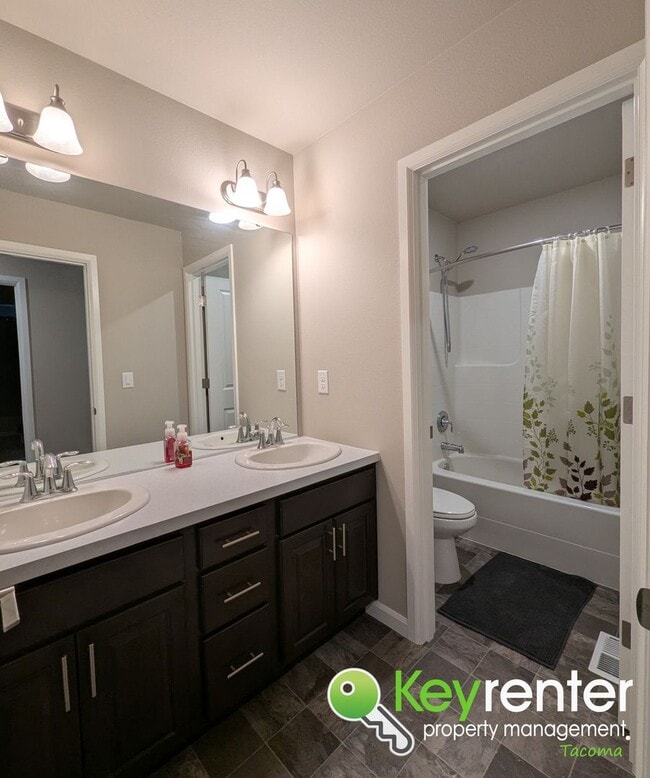 Building Photo - Spacious Northeast Tacoma 3 Bedroom Home for Rent Near Browns Point