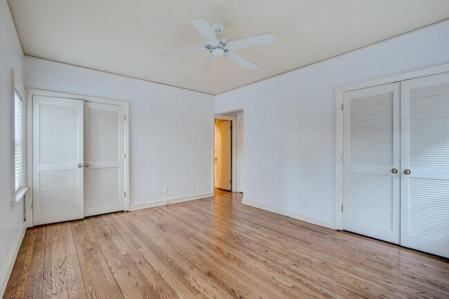 Building Photo - 2225 E Woodstock Pl