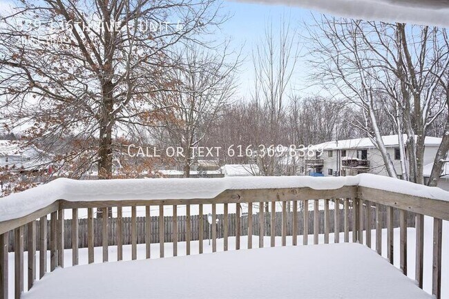 Building Photo - 539 136th Ave