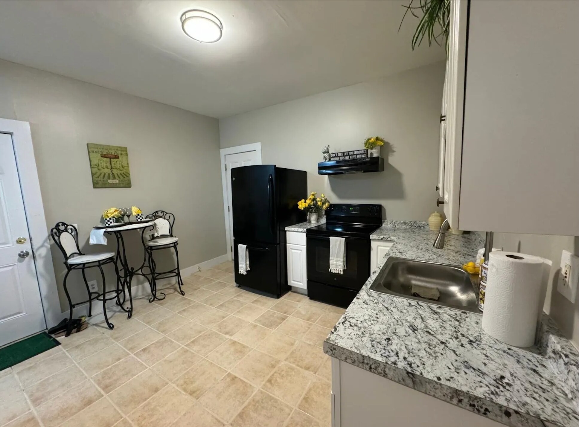 Building Photo - 208 Buckingham St