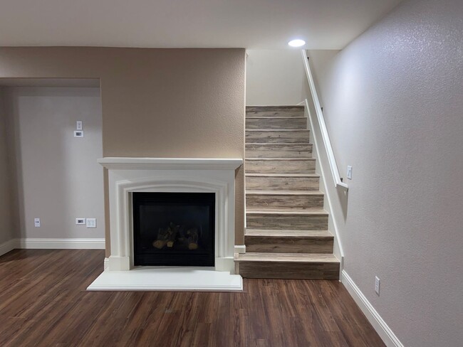 Building Photo - Somersett Reno Home - Walking Trails and t...