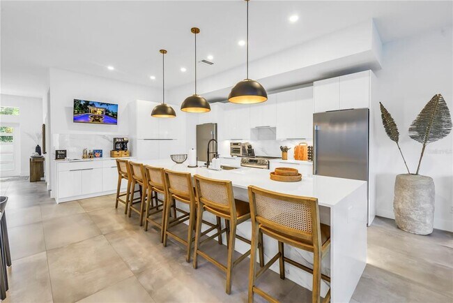 Building Photo - 2065 Goldenrod St