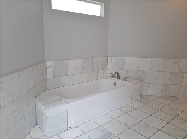 Building Photo - 1706 Calveryman Ln