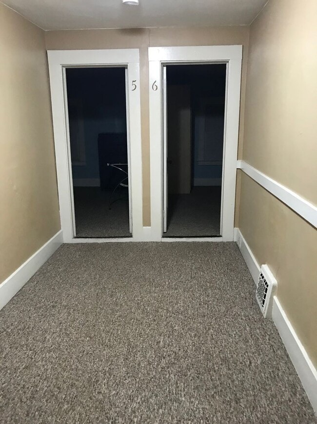 Building Photo - 544 N State St