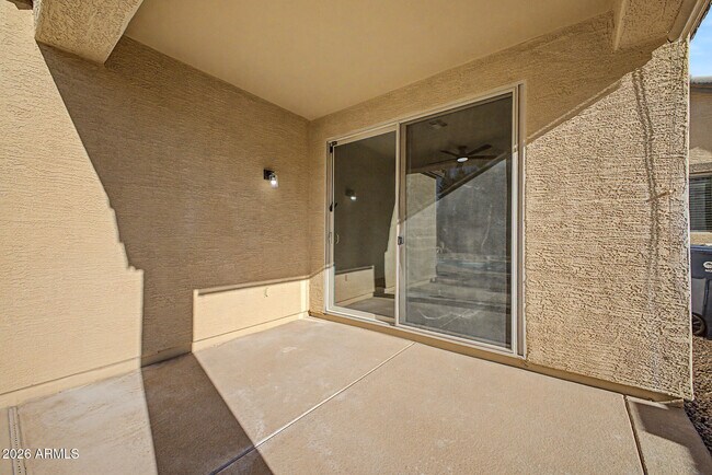 Building Photo - 706 E Las Colinas Pl