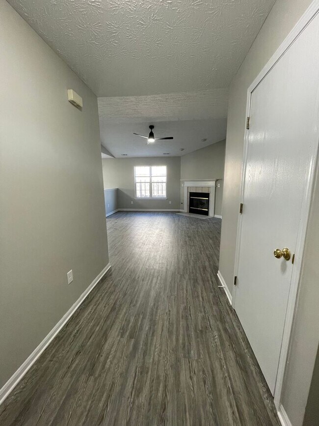 Building Photo - Three Bedroom Single Family Home - West La...