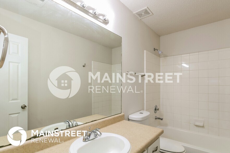 Building Photo - 4660 Royal View Dr