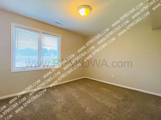 Building Photo - 145 Christie Ln