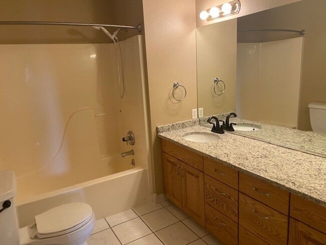 Building Photo - Fantastic 5 Bedroom Home in West Greeley
