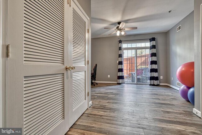 Building Photo - 3275 Amazon Ln