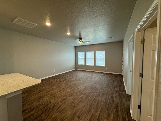 Building Photo - 5403 Rose Gdn Lp