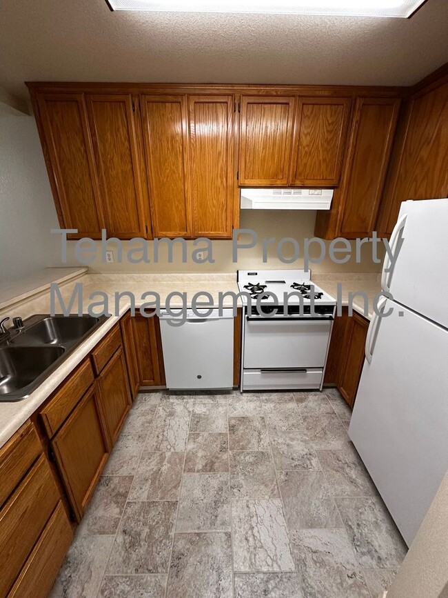 Building Photo - 1070 Lakeside Dr