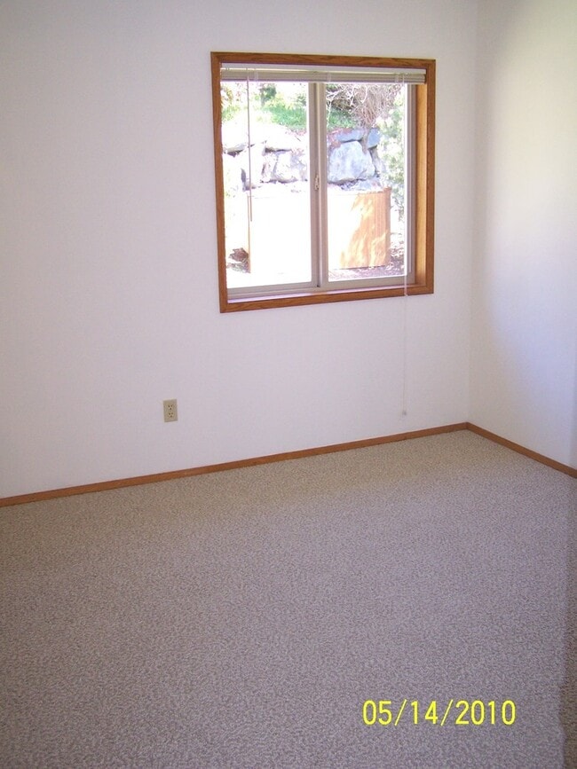 Building Photo - Spacious Home in Beautiful Neighborhood!