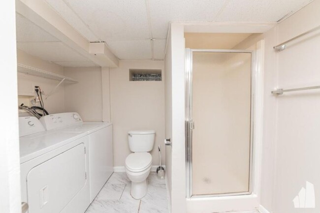 Building Photo - 1 bedroom in Chicago IL 60618