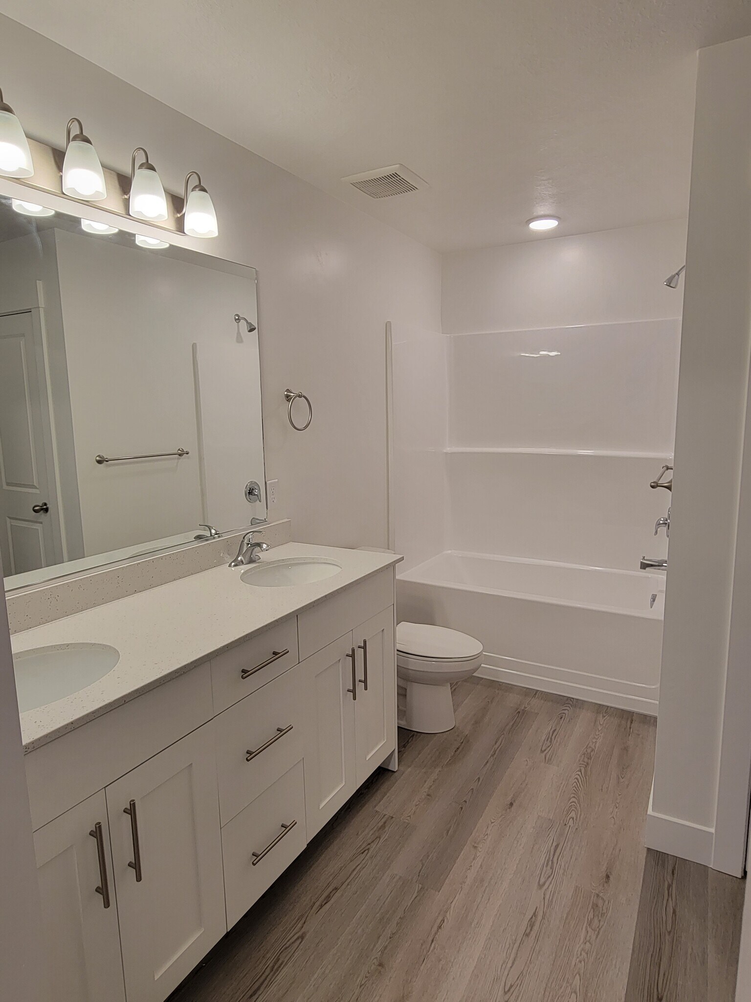 Master Bath - 3147 S 350 W