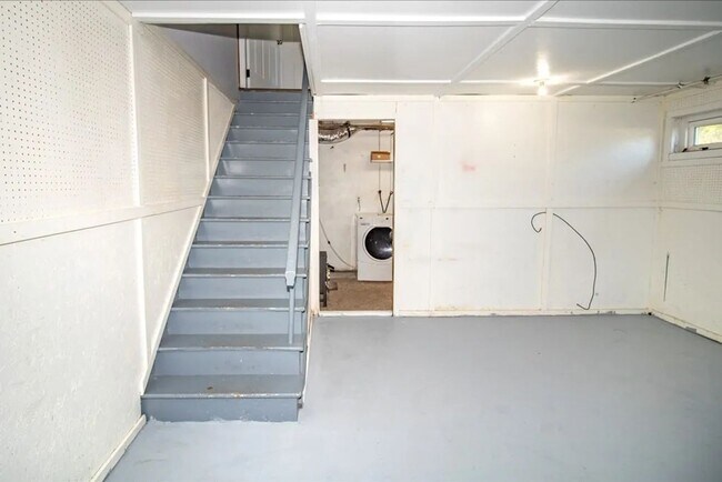 Building Photo - Spacious Home Bryson City limits