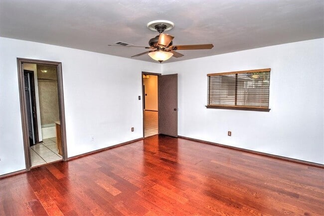 Building Photo - 6500 Luckenbach Ln