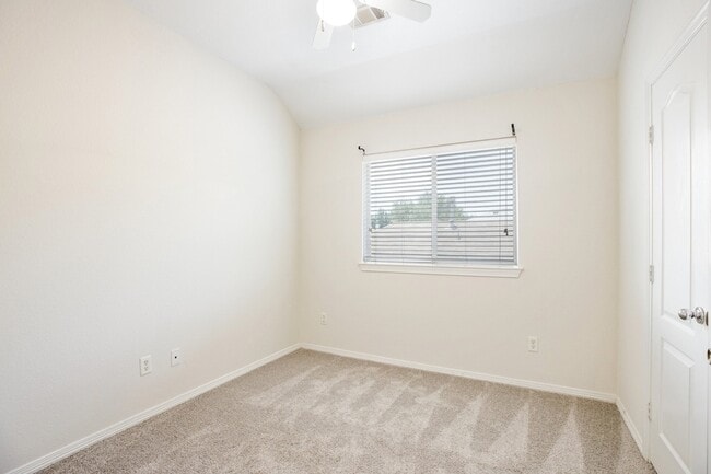 Building Photo - 3900 Braxton Ln