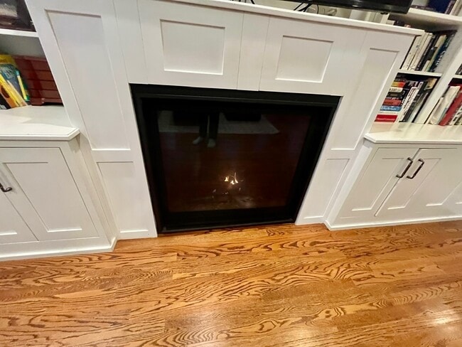 Building Photo - 3700 N Hermitage Ave