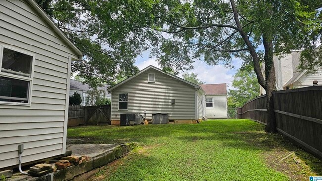 Building Photo - 410 Woodland Dr