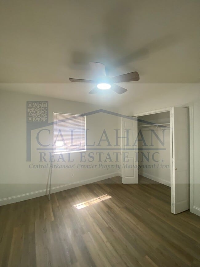 Building Photo - Southwest LR 4 Bedroom Home