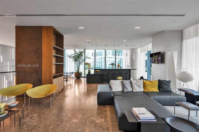 Building Photo - 650 NE 32nd St