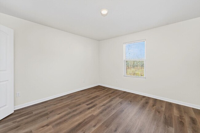 Building Photo - Available now! Stunning 3-Bedroom Home in Meredith Woods