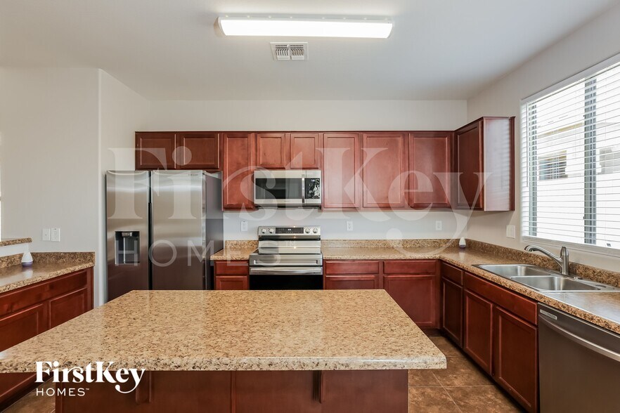 Building Photo - 5230 W Cochise Dr