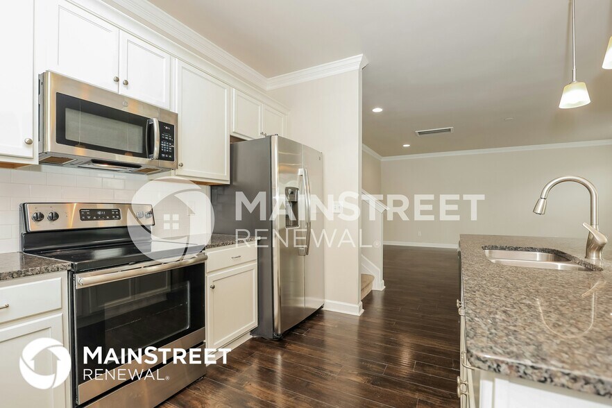 Building Photo - 9004 Outpost Dr