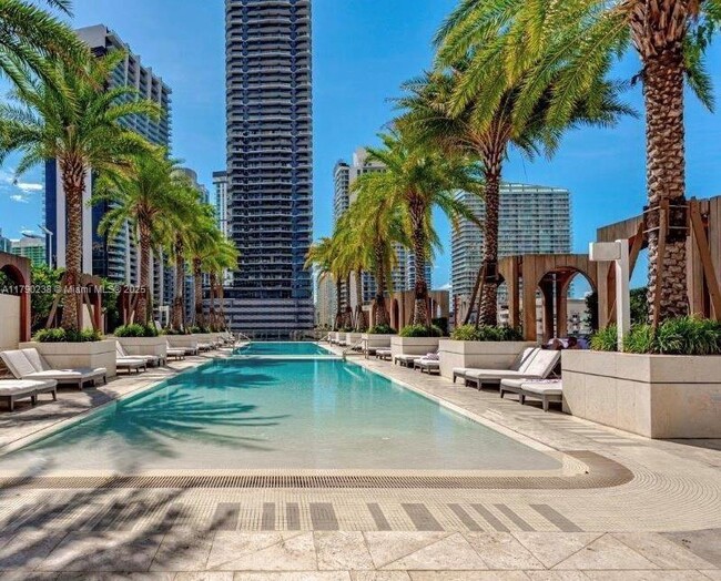 Building Photo - 801 S Miami Ave